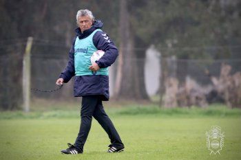 Néstor Pipo Gorosito, en una prueba de fútbol de Gimnasia