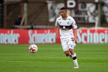 Iván Gómez, volante de Estudiantes que Platense quiere retener.
