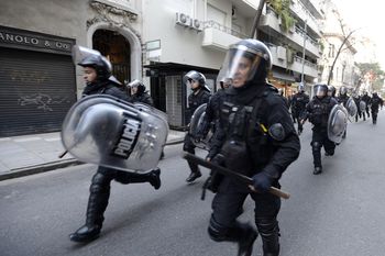  Policía de la Ciudad frente a la casa de Cristina Kirchner (Foto NA)