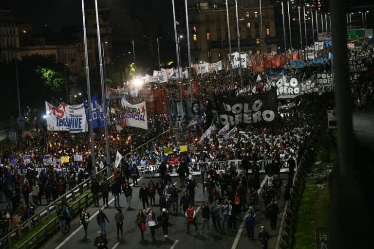 Los piqueteros le redoblan la apuesta al Gobierno y movilizan a Desarrollo Social