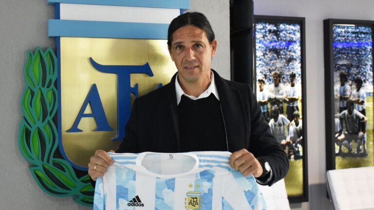 Portanova: “Dirigir a la Selección Femenina es lo máximo”