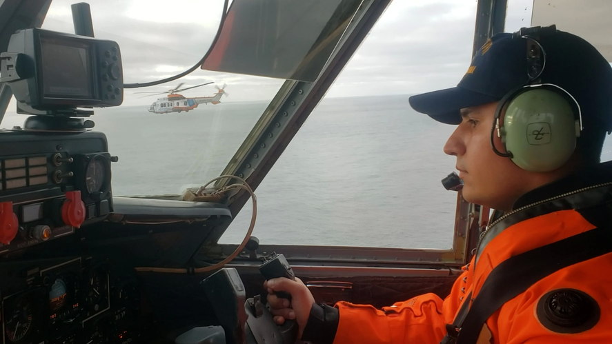 Personal de Prefectura Naval Argentina aeroevacuó a un tripulante del un buque pesquero marplatense que padecía padecía fiebre, dolor abdominal y vómitos.