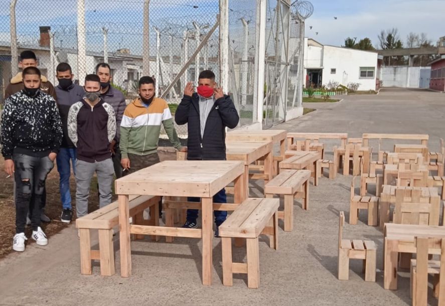 El mobiliario fue donado a un comedor y una iglesia