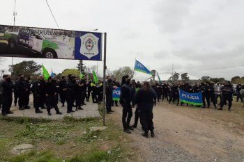 la plata: las bases de la bonaerense exigen hablar con berni