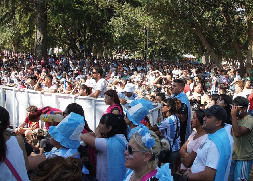 El Gobierno de la provincia de Buenos Aires colocará una pantalla gigante en algunas localidades para ver el partido de la Selección Argentina contra Croacia.