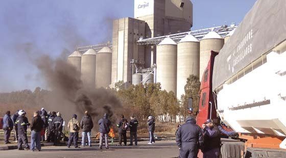 Pescadores se manifestaron frente al puerto de Bahía Blanca