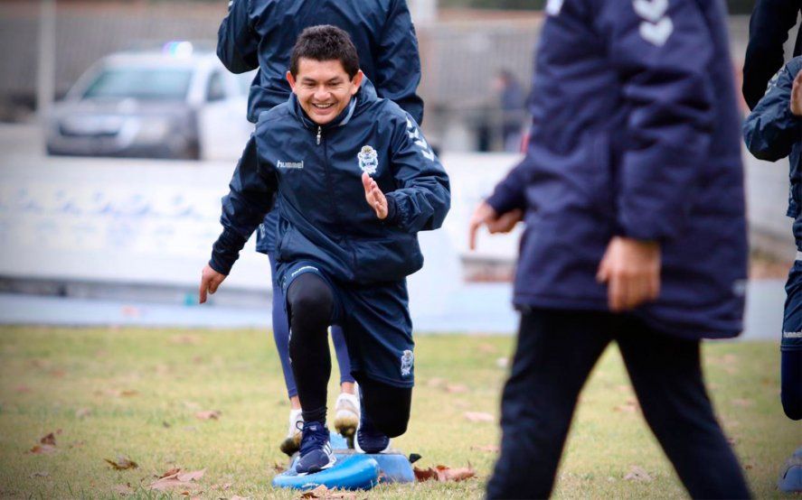 El Pulga Rodríguez en los entrenamientos de Gimnasia.