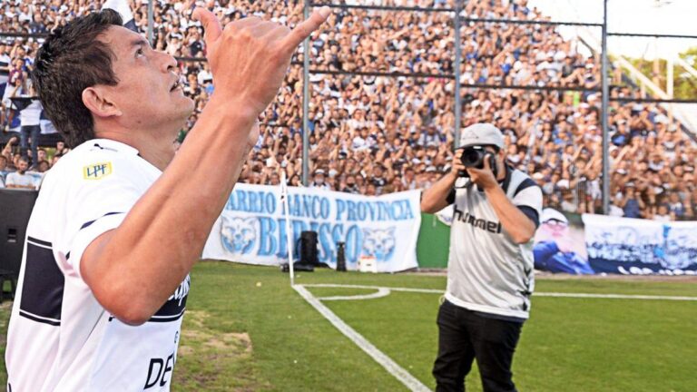 Luis Rodríguez se metió en la historia del Clásico Platense