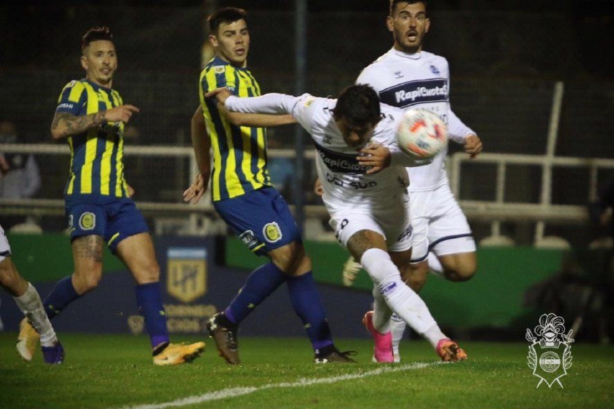 Pulga Rodríguez debutó con la camiseta de Gimnasia