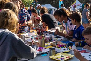 con juegos, platos tipicos y musica en vivo, quequen celebra su 169º aniversario