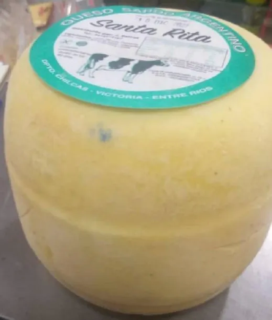 La marca de queso sardo prohibida por ANMAT es "Santa Rita", proveniente de la provincia de Entre Ríos. 