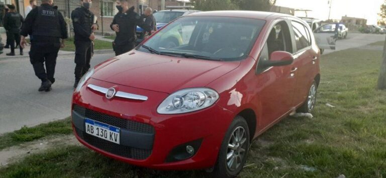 Buscaba a la expareja para matarla y asesinó a un hombre y baleó a dos policías