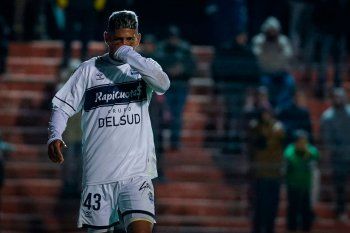 Eric Ramírez festeja su gol ante Patronato.