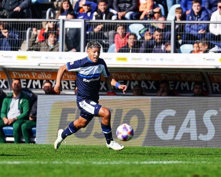 Eric Ramírez en el partido entre Gimnasia y Sarmiento de Junín por la Liga Profesional (Foto: Prensa GELP) Eric Ramírez en el partido entre Gimnasia y Sarmiento de Junín por la Liga Profesional (Foto: Prensa GELP)