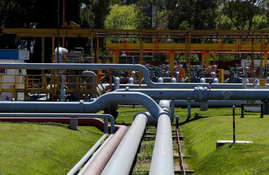 Tres mil kilómetros de ductos que entran y salen de Refinería La Plata, de YPF