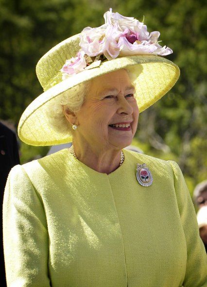La médica Marta Cohen fue reconocida por la reina Isabel II