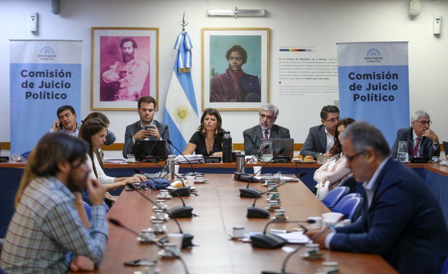 El diputado Rodolfo Tailhade dijo que la oposición advirtió que si hacía una inspección ocular a la Corte, el dólar llegaría a 800 pesos.