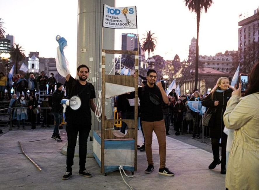 Revolución Federal durante una movilización en Plaza de Mayo el 9 de julio de 2022.