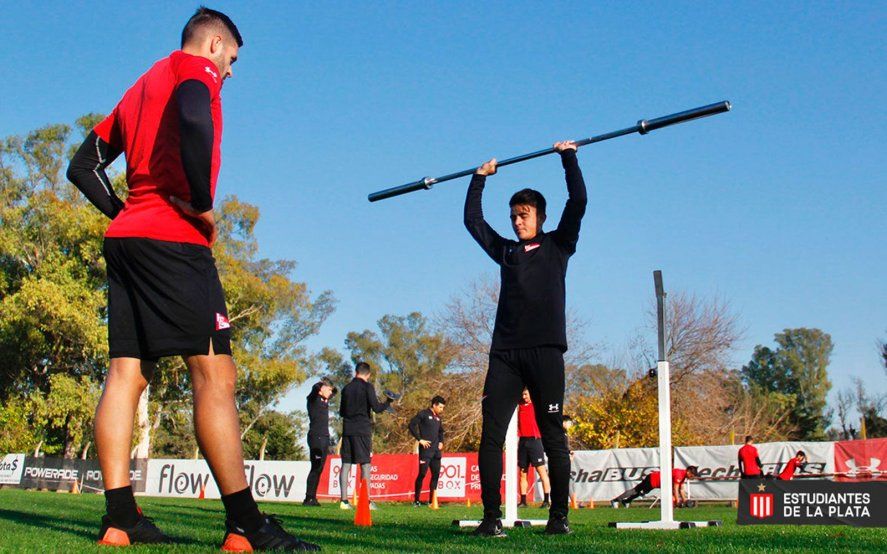 Ricardo Ramírez en el entrenamiento de Estudiantes (Prensa EDLP)