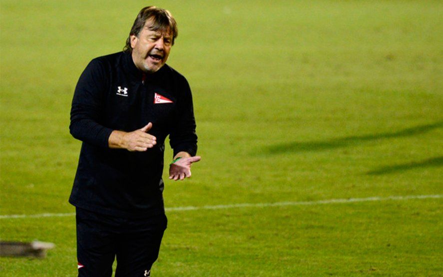 Ricardo Zielinski, entrenador en Estudiantes