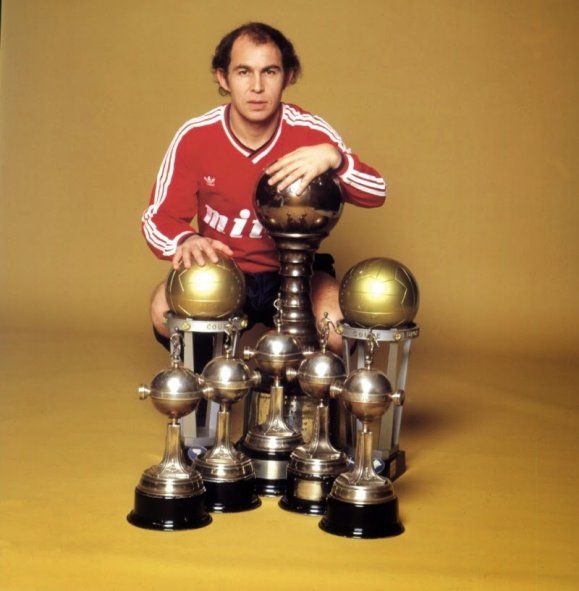 Bochini y parte de su inigualable cosecha en Independiente.
