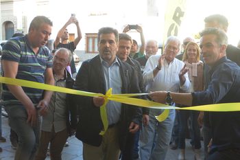 Acompañado por los legisladores bonaerenses Alex Campbell, Juan Carrara y Walter Lanaro y el ex senador Dalton  Jáuregui, Ritondo dejó inaugurado un local partidario en Olavarría