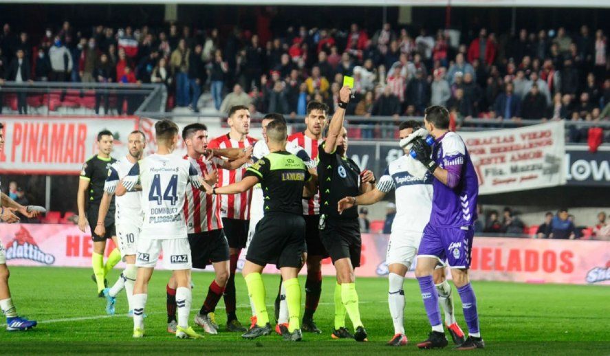 Rodrigo Rey en el clásico platense entre Estudiantes y Gimnasia