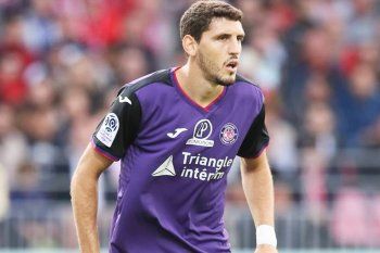 estudiantes avanzo por el uruguayo agustin rogel