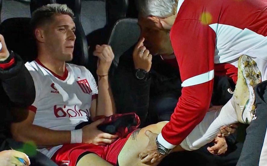 Benjamín Rollheiser salió y recibió masajes y hielo en Estudiantes ante Belgrano. Benjamín Rollheiser salió y recibió masajes y hielo en Estudiantes ante Belgrano.