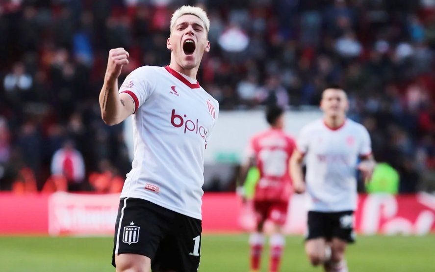 photo Benjamín Rollheiser marcó un golazo para el tercero de Estudiantes. photo Benjamín Rollheiser marcó un golazo para el tercero de Estudiantes.