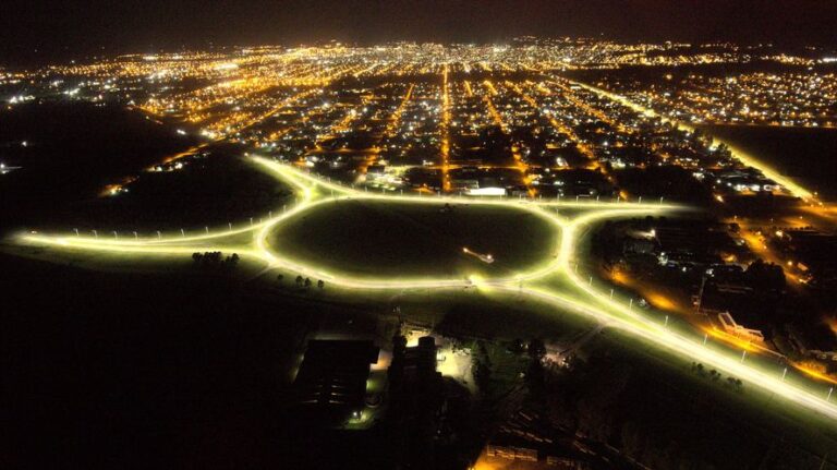El día y la noche: en Tandil se iluminó una intersección clave