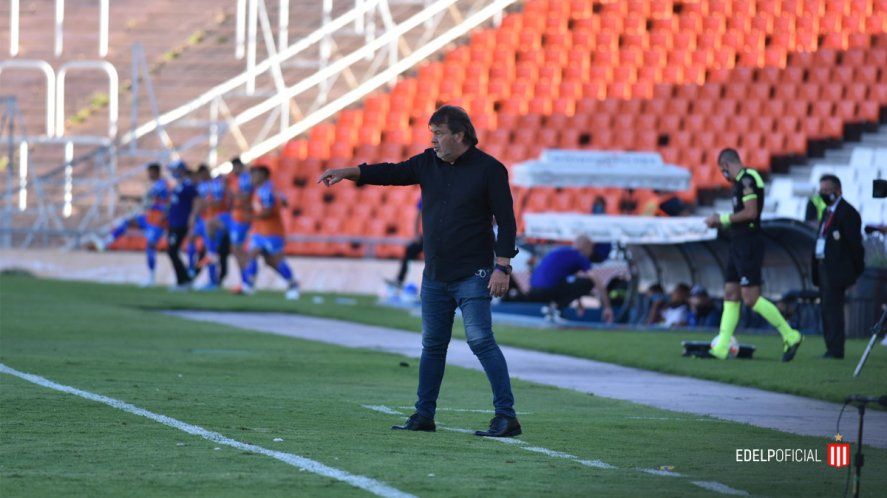 Zielinski analiza alternativas en Estudiantes por si Tobio no puede jugar.