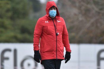 Ricardo Zielinski trabaja el plantel de Estudiantes mientras analizar el mercado de pases