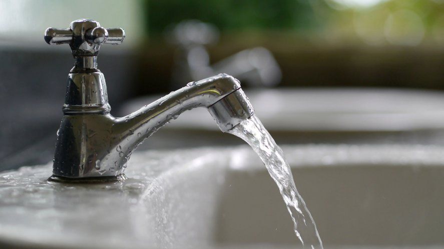 Ante la bajante del Río de La Plata, se espera que haya baja presión de agua en algunos sectores de Berisso, La Plata y Ensenada.