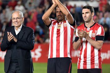 Mauro Boselli junto a Juan Sebastián Verón y Alejandro Sabella en la inauguración del estadio UNO