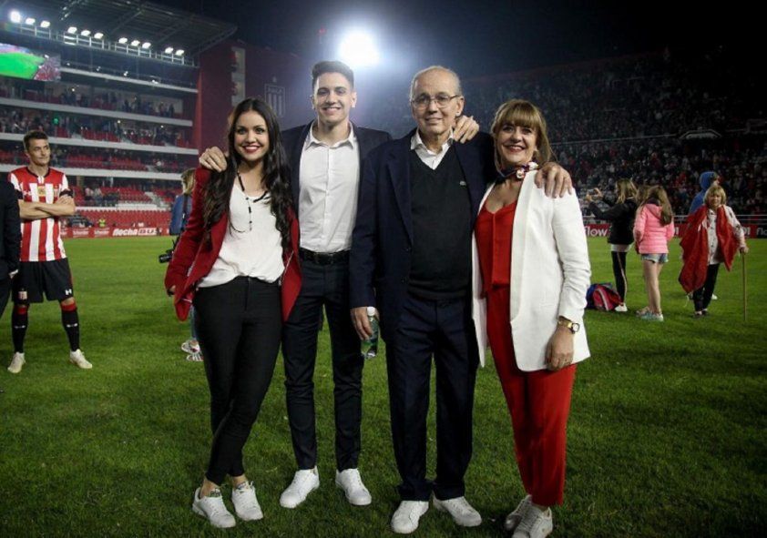 Alejandro Sabella, junto a su familia, en el regreso de Estudiantes al estadio UNO