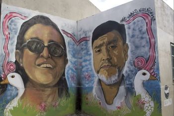 Hoy se cumple un nuevo aniversario de la trágica muerte de Sandra y Ruben, trabajadores de la educación de la escuela 49 de Moreno. Foto: Archivo de la escuela.