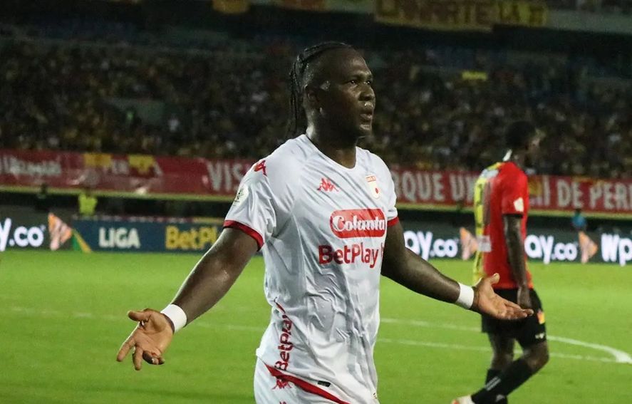 Hugo Rodallega, figura de Independiente Santa Fe, rival de Gimnasia mañana.