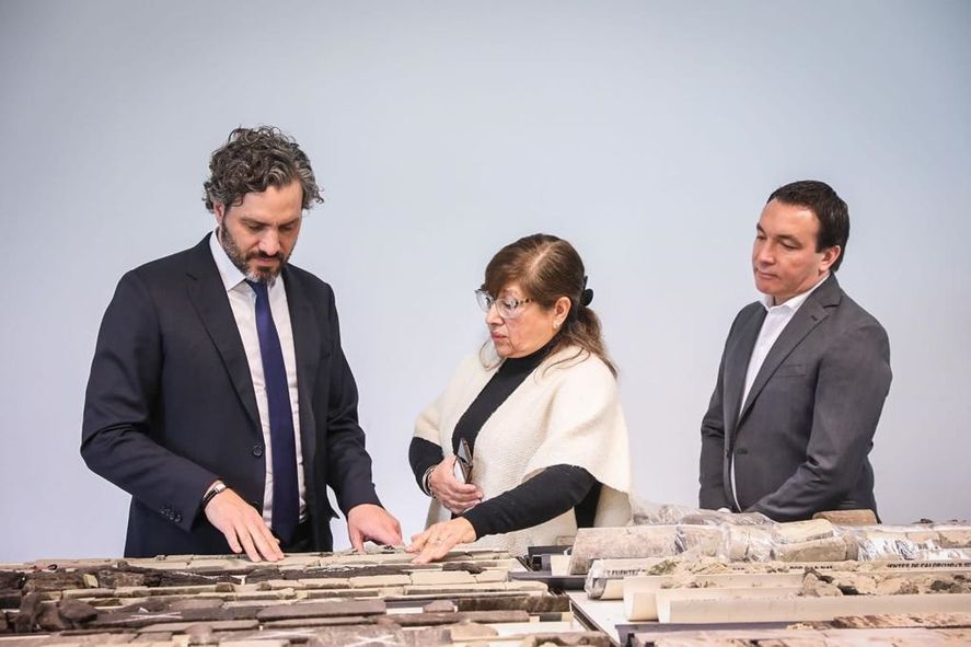 Santiago Cafiero visitó la Pyme científica “Las Chicas de Varela”
