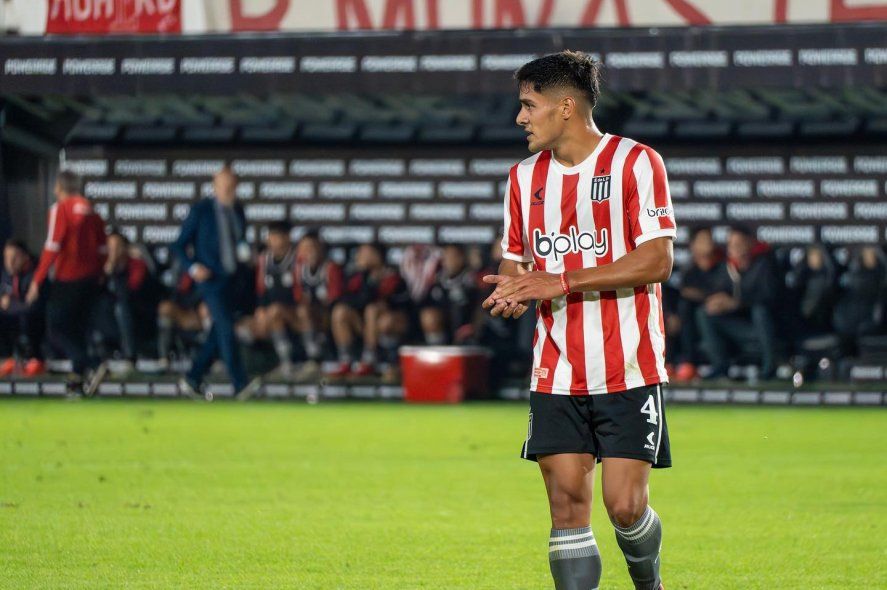 Santiago Núñez, defensor de Estudiantes, en UNO: (Foto: prensa EDLP)