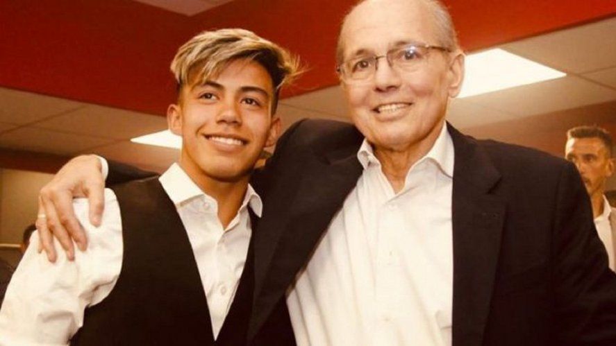 Darío Sarmiento junto a Alejandro Sabella en el estadio de UNO