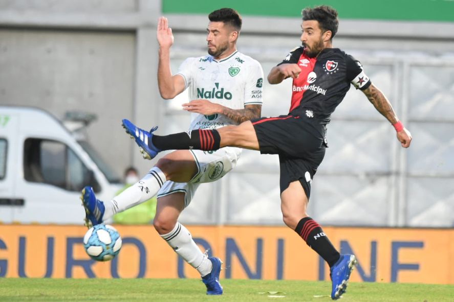 Scocco volverá a ser titular en Newell's ante Estudiantes, luego de su expulsión en el debut.