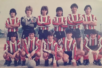 funebrero, ex hincha de boca y bilardista: el perfil futbolero de milei