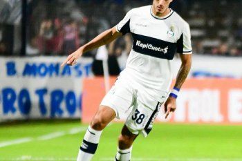 Tomás Fernández en su primer partido como titular con la camiseta de Gimnasia ante Goias (FOTO: @tom_fernandez) 