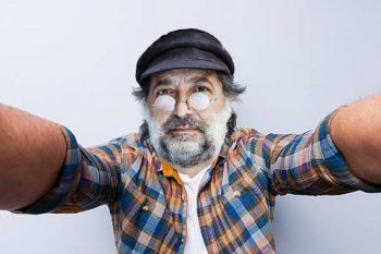 Pedro Saborido juntoThe Walking Conurban presentan un show para pensar el conurbano