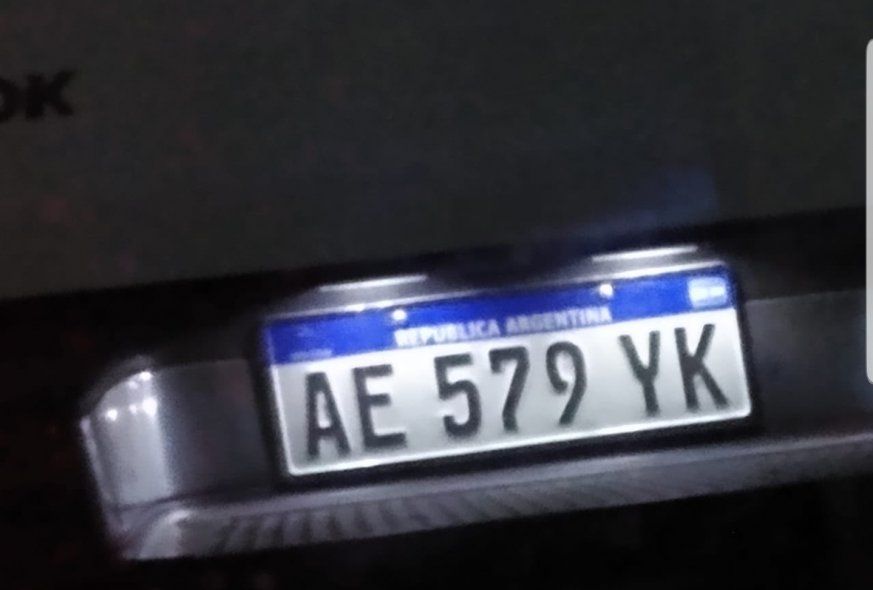 La patente de la camioneta que transportaba animales del Ecas de Berazategui. Los cazadores furtivos fueron detenidos