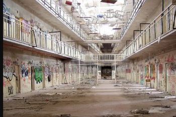 un juez condeno a un paseo por la carcel de batan a dos ladrones un juez condeno a un paseo por la carcel de batan a dos ladrones