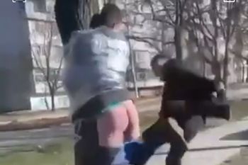voleos en el culo: brutal castigo a saqueadores en ucrania