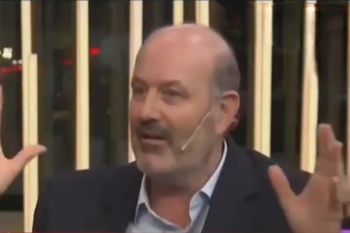 sturzenegger dejo abierta la chance de que prepagas o internet cobren en dolares