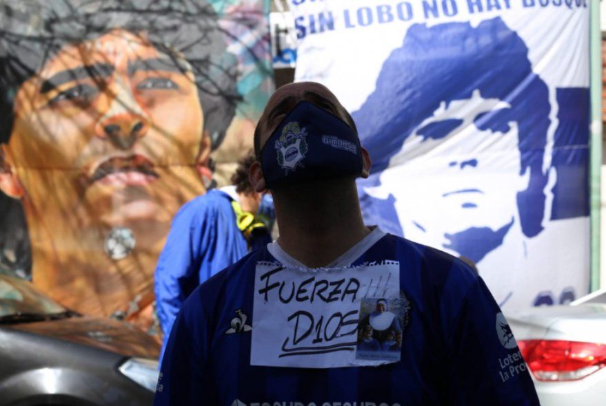 La salud de Maradona conmueve al mundo.